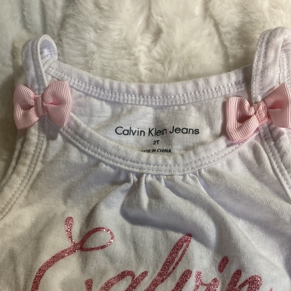 Calvin Klein too - Picture 4 of 4
